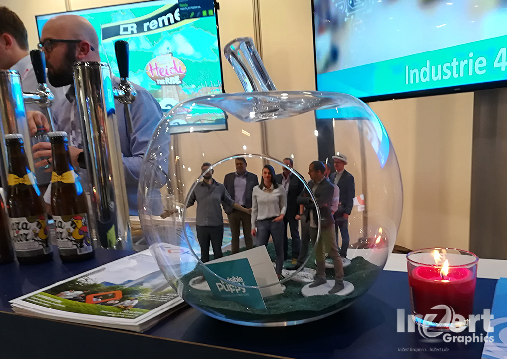 Full color 3D beeldjes van groep collega’s in sokkel